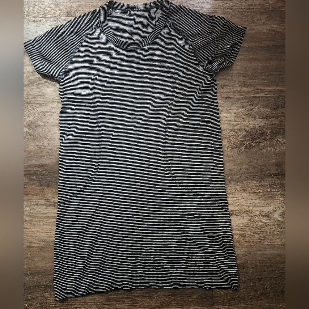 Lululemon Striped Black and White T-Shirt Size M